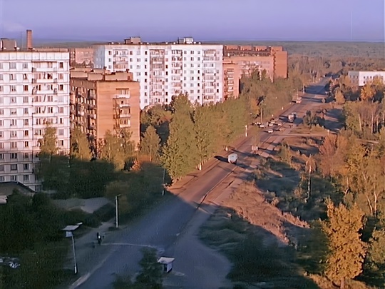 Одинцово нашей юности 💞  Повсюду блеск, повсюду яркий свет, 
Песок — как шелк… Прильну к сосне корявой 
И..