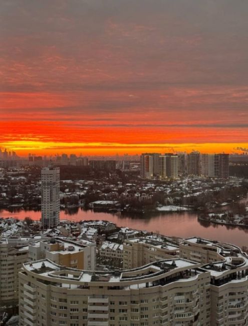 Сегодняшний рассвет🌅
Ретроградный Меркурий принес, не иначе...