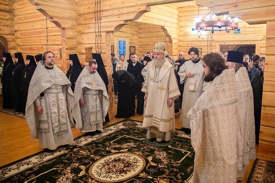 В Шульгинском лесу, близ парка «Раздолье», освятили храм преподобного Силуана Афонского при подворье..