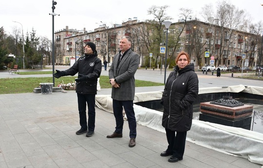 Борис Аубакиров 
Проверил ход работ по благоустройству мемориального комплекса «Вечный огонь» и площади..