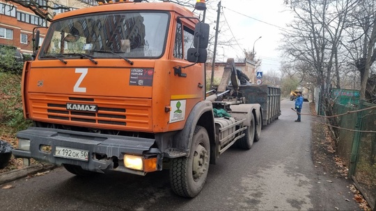 Прошу донести до данных сотрудников, что, согласно ПДД им запрещается самовольно перегораживать проезжую..