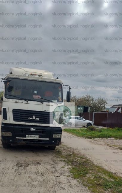 В Старой Купавне, на основной улице города, улица Кирова, под знаком большегрузному транспорту движение..