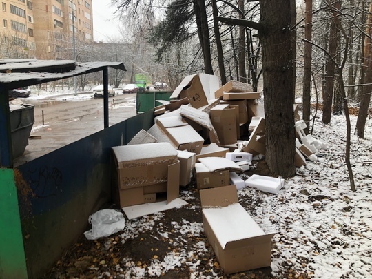 Добрый день, администрация!
Быковского 20. Вроде въезд в лесопарк запрещен и ввоз мусора и поставлены..