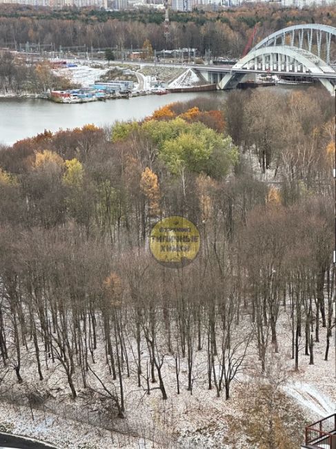 Зима в Химки заглянула пораньше ☃️
Везде гололёд, будьте..