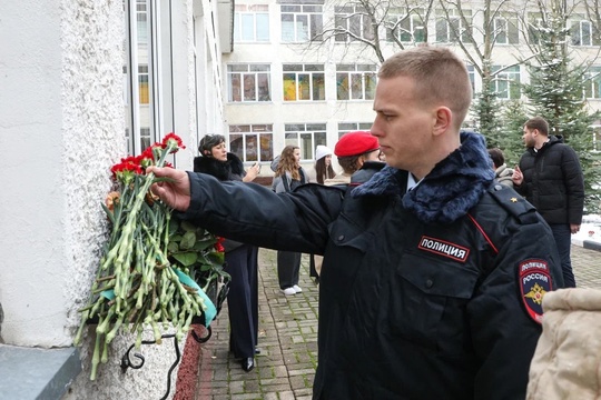 🖤 В Балашихе появилась памятная доска в честь погибшего на службе старшего лейтенанта милиции Евгения..