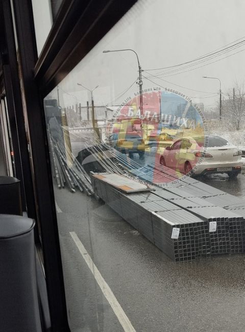 😨 В Кучино грузовой хорошо тормознул, хорошо что сзади никого не..