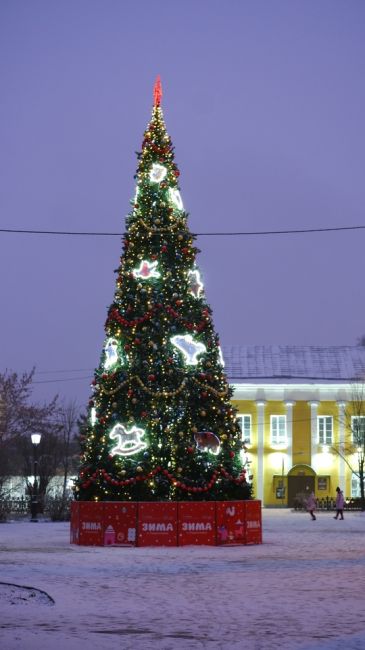 🎄🌟❄ В Коломне вовсю идет подготовка к встрече Нового года-2025. Украшенные елочки уже появились в разных..