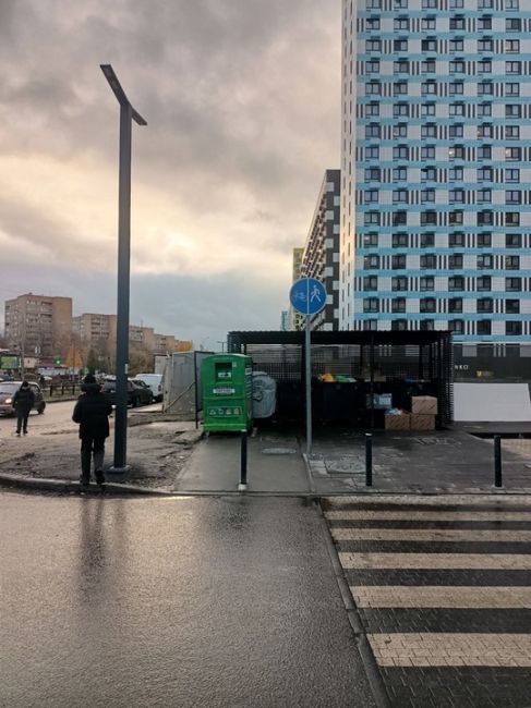 Подскажите, пожалуйста, велосипедную и пешеходные дорожки будут прокладывать или детям по дороге это..