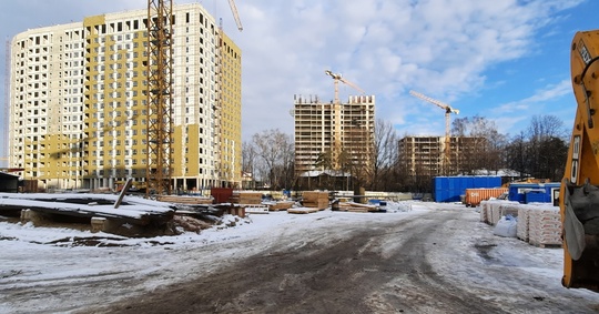 МЫТИЩИ СТРОЯТСЯ. На берегу Яузы в центре города готовится к сдаче корпус 13 ЖК "Цветочный город" с развитой..