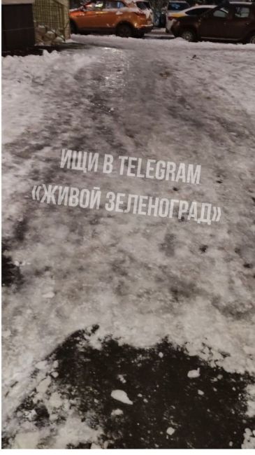 🤬Работники коммунальных служб немного постояли, посмеялись и разошлись. Вот так происходит очистка..