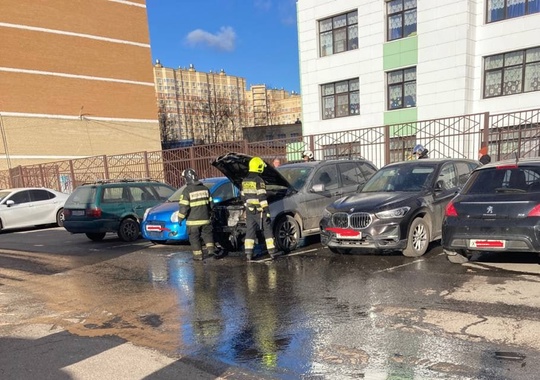 BMW загорелась в Раменском на ул. Крымская..