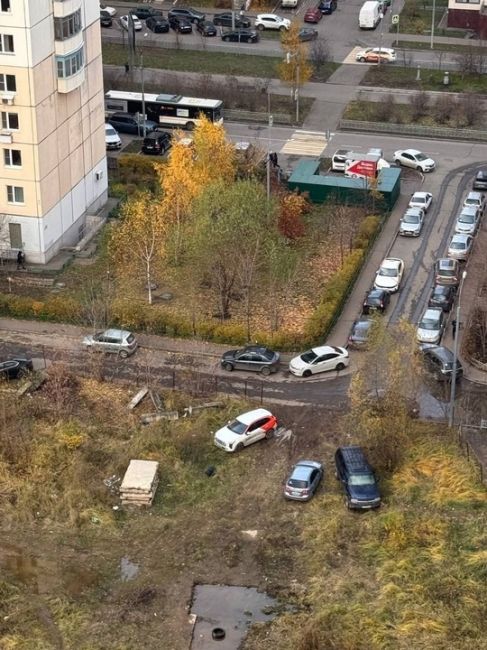 Программа "Народные тропы" уже есть.
Пора вводить "Народные парковки".  📍Красногорск, Павшинская..