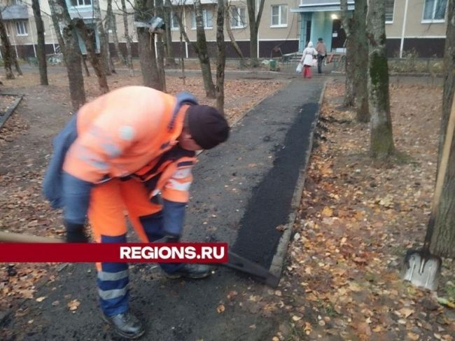 В Пушкино быстро устранили ямы в районе Дзержинец.  Сотрудники МКУ «Пушгорохоз» быстро выполнили ямочный..