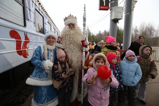 🎅 Поезд Деда Мороза отправился из Великого Устюга в свое новогоднее путешествие. Накануне, чтобы проводить..