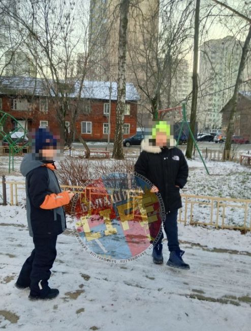 ⚡ Вчера на Ляхово два мальчика кидали петарды под ноги людям, мы стали жертвами этих "приколов", на замечания..