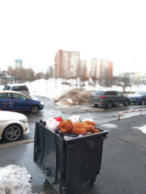 😔 Чем больше игрушка, тем раньше она будет на..