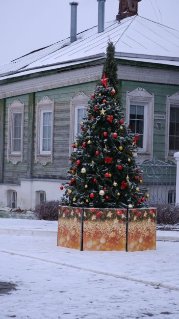 🎄🌟❄ В Коломне вовсю идет подготовка к встрече Нового года-2025. Украшенные елочки уже появились в разных..