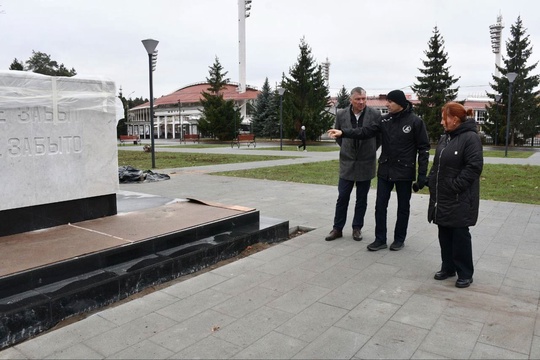 Борис Аубакиров 
Проверил ход работ по благоустройству мемориального комплекса «Вечный огонь» и площади..