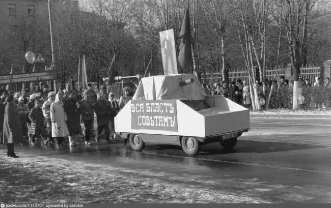 Пушкино 1972. Мытищи 1987. Ивантеевка 1958. Демонстрации трудящихся.
⠀
День 7 ноября - красный день календаря -..