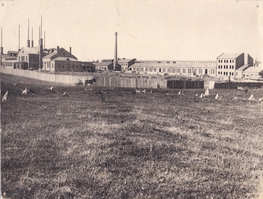 Строительство оловозавода в г.Подольск, подпись 1923 год. 
🔹Подольский оловянный завод основан в 1933 году с..