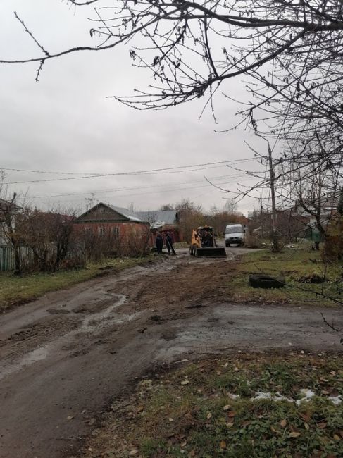 В городищах на улице водопроводной приступили к ремонту дороги. Видимо по какой-то новой технологии... С..