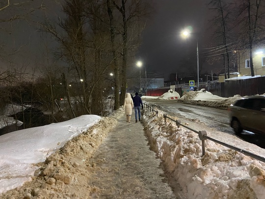 ЗАБЫЛИ ОБ УБОРКЕ 🧹
По адресу Свердлова д.41 уже второй месяц не убирают в подъезде, мусоропровод забит...