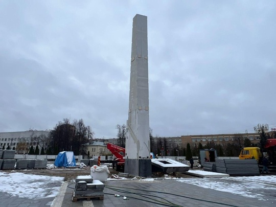 В сквере поколений установили стелу «Город трудовой доблести»  В Подольске продолжается реконструкция..