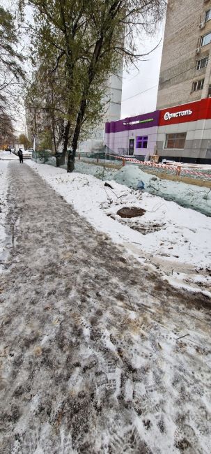 Всем добрый день.
Сегодня, проходя по ул.Тихонравова д.40А (Юбилейный), обратила внимание, что строят..