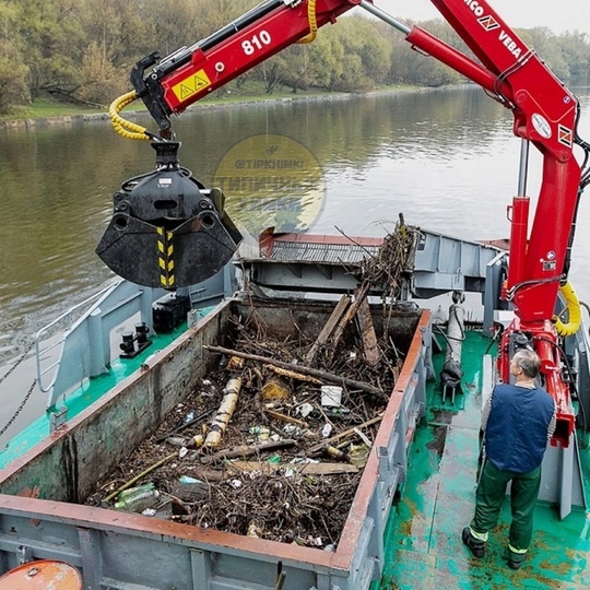 Из акватории Химкинского водохранилища собрали более 600 тонн мусора 😱  Коммунальный флот ежедневно..