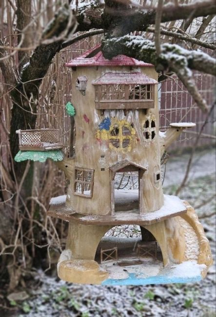 ПТИЧИЙ ЗАМОК В САВВИНО 🐦 
В Балашихе появился уникальный домик-кормушка, который больше напоминает..