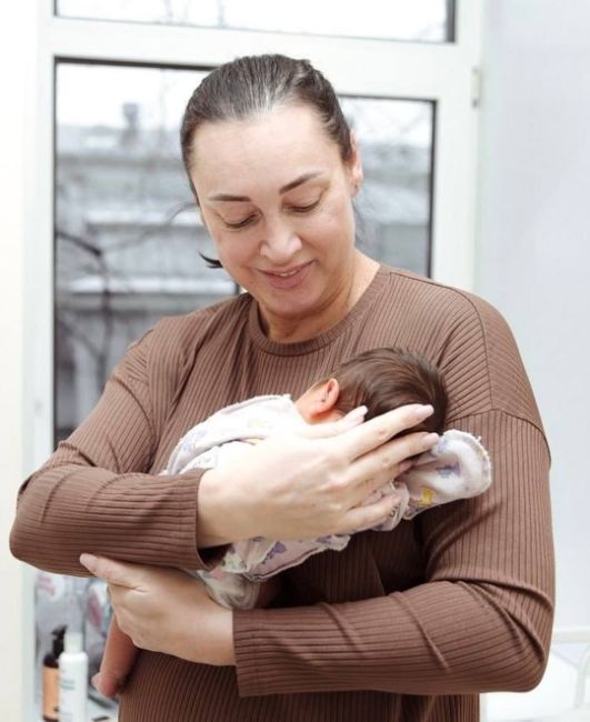 😍Женщина, в которую стреляли террористы в «Крокусе», родила здорового малыша. В момент трагедии у нее был..