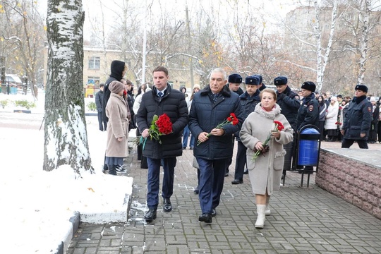 🖤 В Балашихе появилась памятная доска в честь погибшего на службе старшего лейтенанта милиции Евгения..