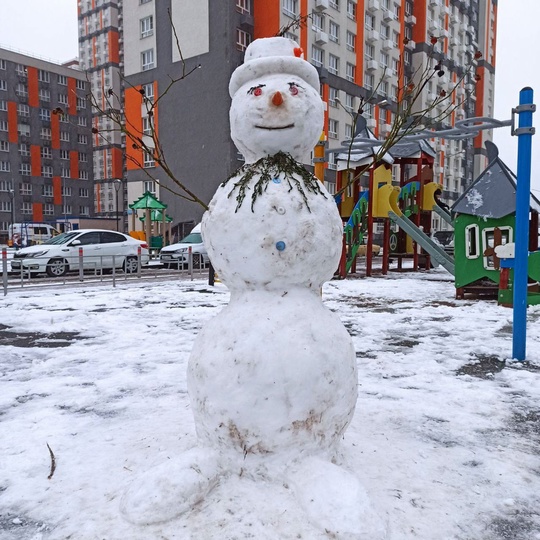 ПЕРВЫЕ СНЕГОВИКИ ЭТОЙ ЗИМЫ ⛄
На улицах города уже начали появляться первые снеговики, но пока они больше..