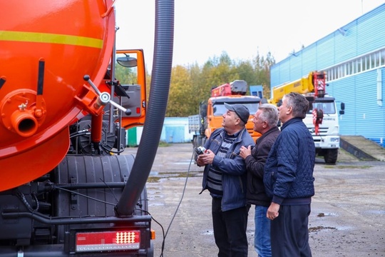 🚜Коммунальщикам Подмосковья передали 14 машин спецтехники для эффективной работы. 
МинЖКХ области..