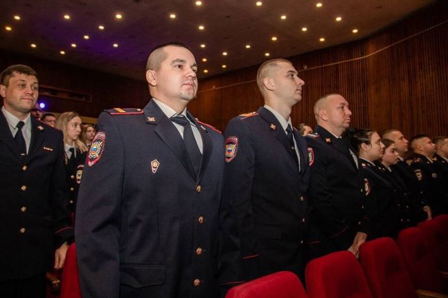 Одинцовские полицейские отпраздновали профессиональный праздник 👮‍♀  Как сообщается, за добросовестное..