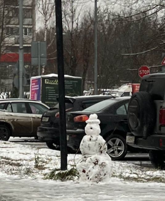 ПЕРВЫЕ СНЕГОВИКИ ЭТОЙ ЗИМЫ ⛄
На улицах города уже начали появляться первые снеговики, но пока они больше..