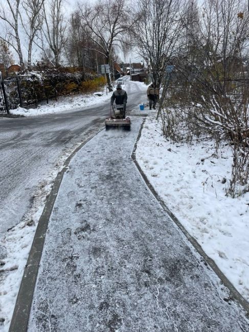 В Подольске продолжают устранять последствия снегопада. 
🚜 На данный момент на муниципальных дорогах и..