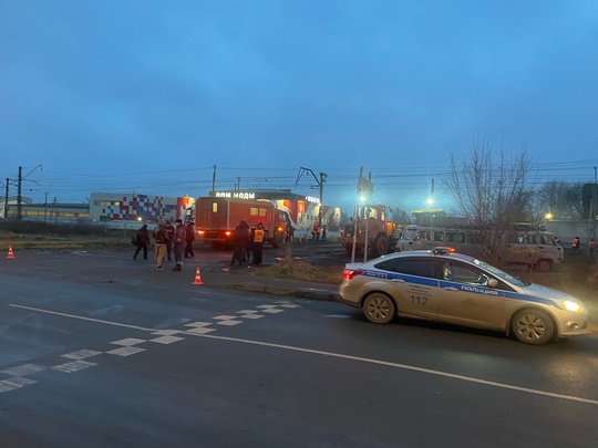 В Щелково электричка снесла асфальтоукладчик, из-за чего на Ярославском направлении сегодня утром были..