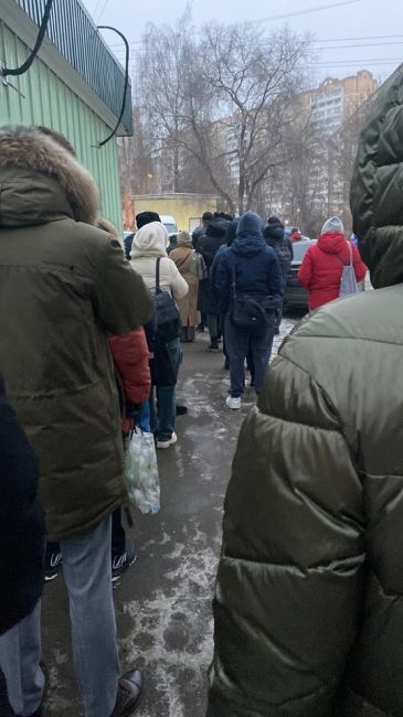 Невозможно уехать в Москву из микрорайона Первомайский, очереди больше часа. До каких пор будет..