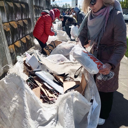 Акция по сбору вторичного сырья сегодня проходит в Одинцово ♻️  Одинцовцы могут принести пластиковые..