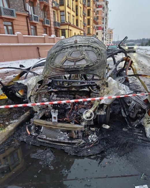 Подробности утреннего взрыва автомобиля в ЖК «Лайково» 💥  Как сообщается, людей в салоне не было,..