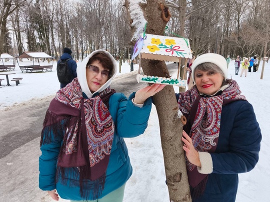 🦅 Расписные кормушки для птиц установили в парке Мира в Коломне  В разгар зимнего сезона особенно важно..