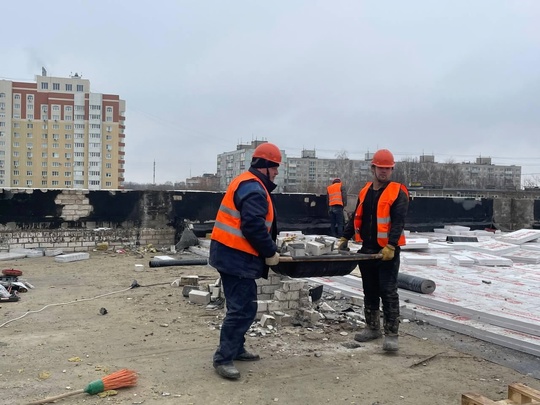 🏨 В коломенской школе № 14 продолжается капитальный ремонт  Представители родительского комитета..