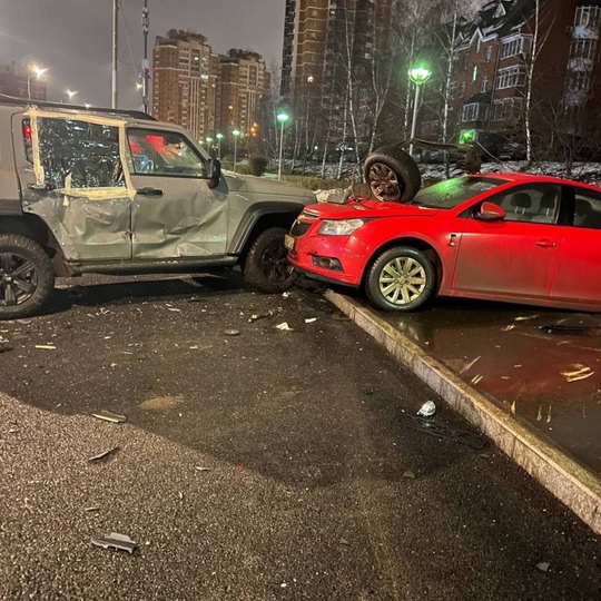 Ламборгини попал в жесткое ДТП в Куркино. Сообщается, что обошлось без..