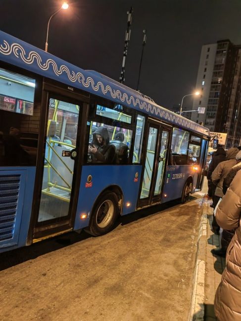 Уважаемые соседи! Придя сегодня на остановку в 7:05 была крайне удивлена 1020 автобус. Какое счастье! Нас..