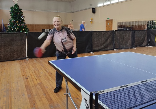 🏓 «Бабушка Люда не любит проигрывать!»  Она играет в теннис и готовится отметить 90-летний юбилей..