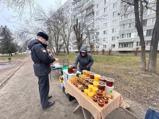 В Орехово-Зуеве прошел рейд по борьбе с несанкционированной торговлей. Участники, включая сотрудников..