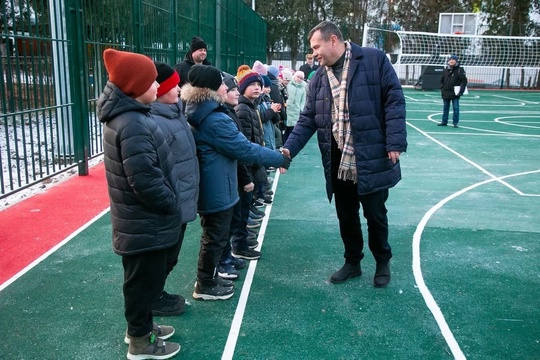 ⚽ Во дворе дома 24 «б» по проспекту Кирова появился уличный спортивный комплекс площадью более 580 кв. м. Как..