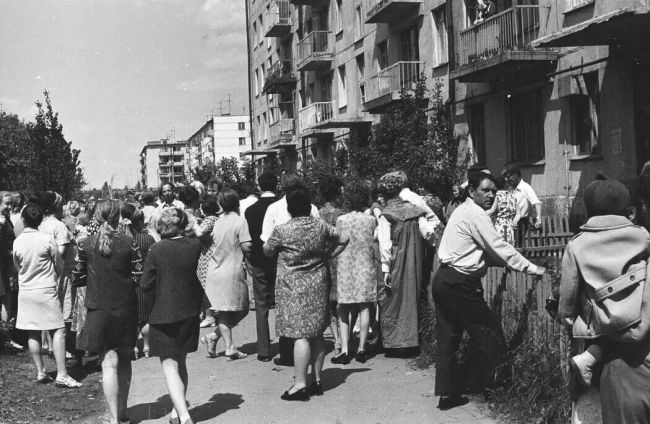 Ногинск 1986 год.
Свадьбу празднуют всем двором.  Были же..