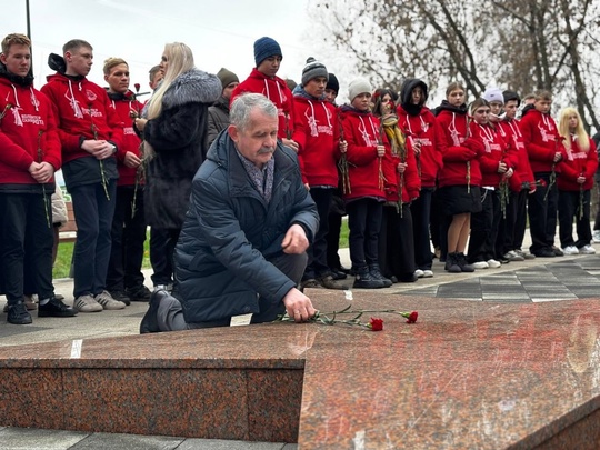 День Неизвестного Солдата 
🪖Активисты Волонтерской роты Боевого Братства г.о. Балашиха и учащиеся школ,..